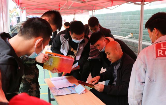 广元朝天区举办专场招聘会 13家企业诚聘英才，精准助力退役军人就业